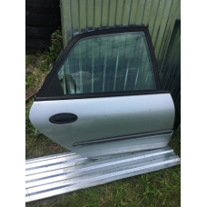 Дверка задня права Renault Laguna 1