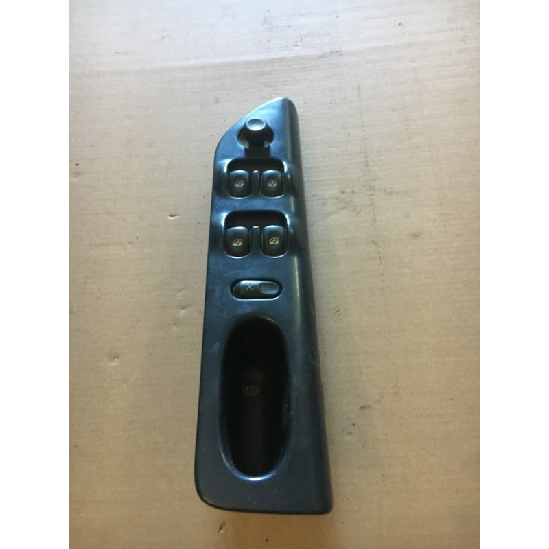 Блок управління склопідйомника Renault Laguna 77001699599