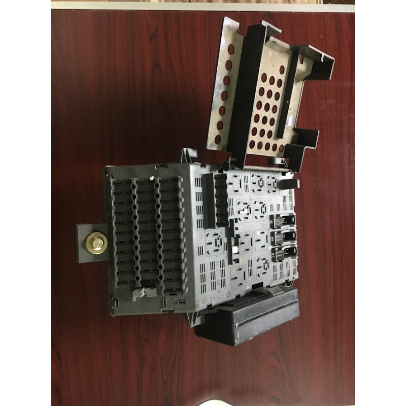 Блок запобіжників Renault Laguna 1  7700821586