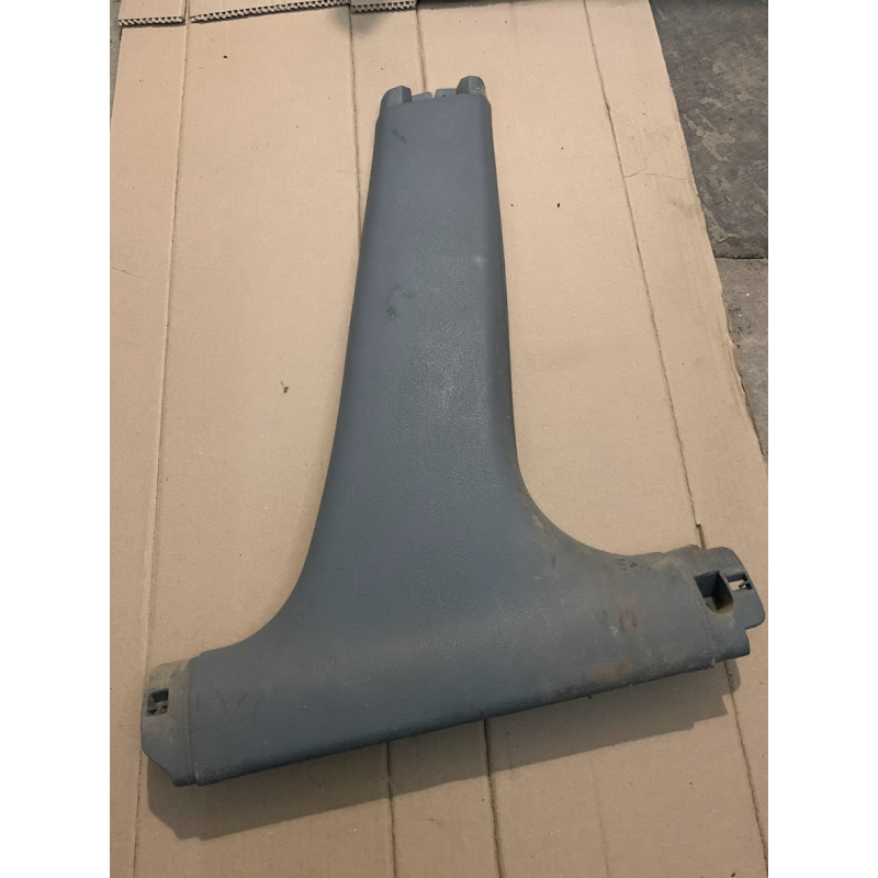 Накладка стойки середньої правої Renault Laguna 7700415398 7700415400