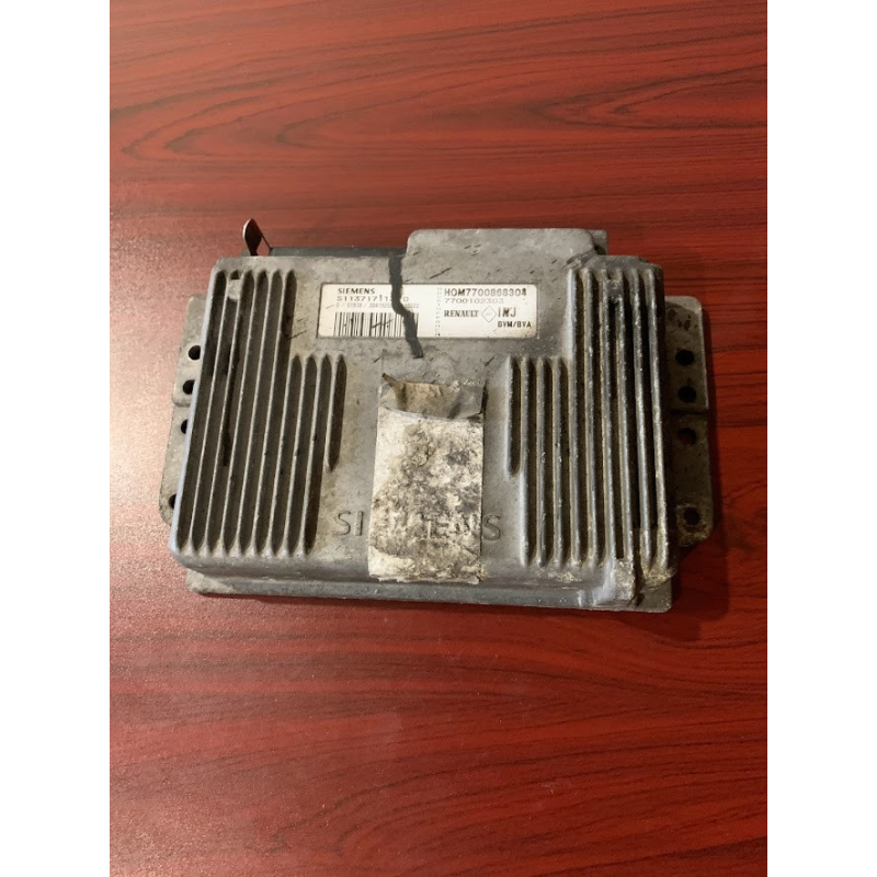 Блок управління двигуном Renault Scenic Megane 2.0i 7700102303 Блок управління двигуном Renault Scenic Megane 2.0i 7700102303