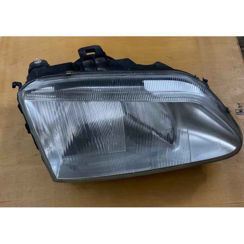 Фара Renault Scenic 1 права Фара Renault Scenic 1 права