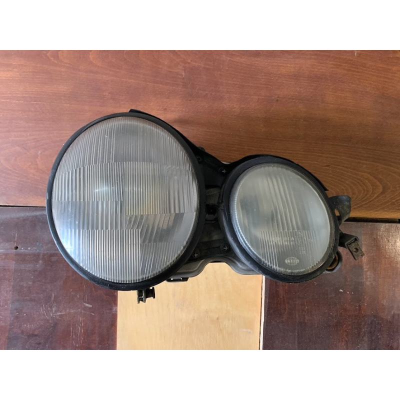 Фара передня права Mercedes E Class W210 Фара передня права Mercedes E Class W210