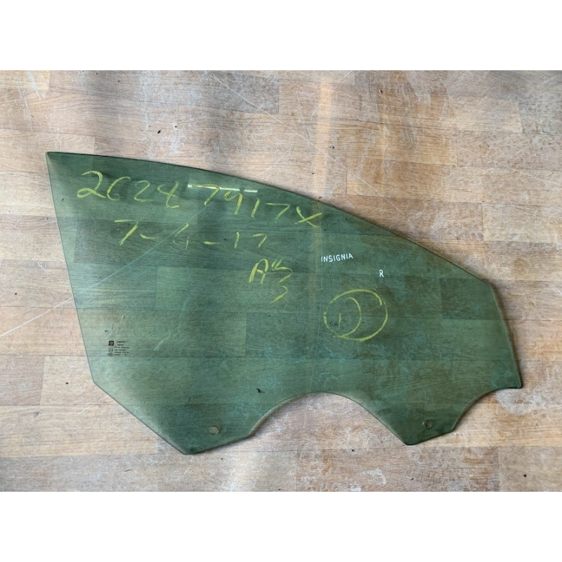 Скло переднє праве Opel Insignia