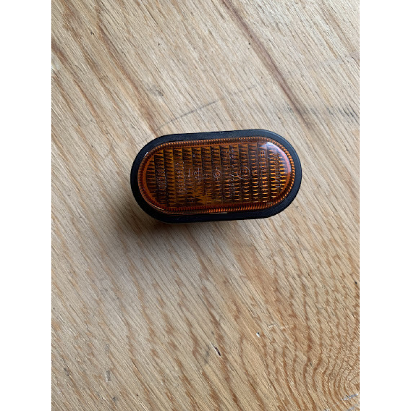 Повторювач поворотів Renault Scenic Megane Trafic ViVaro Movano Master 7700847333 Повторювач поворотів Renault Scenic Megane Trafic ViVaro Movano Master 7700847333