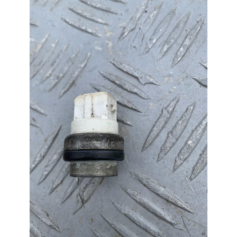 Датчик температури охолоджуваної рідини Renault Megane Scenic 7700865290 Датчик температури охолоджуваної рідини Renault Megane Scenic 7700865290