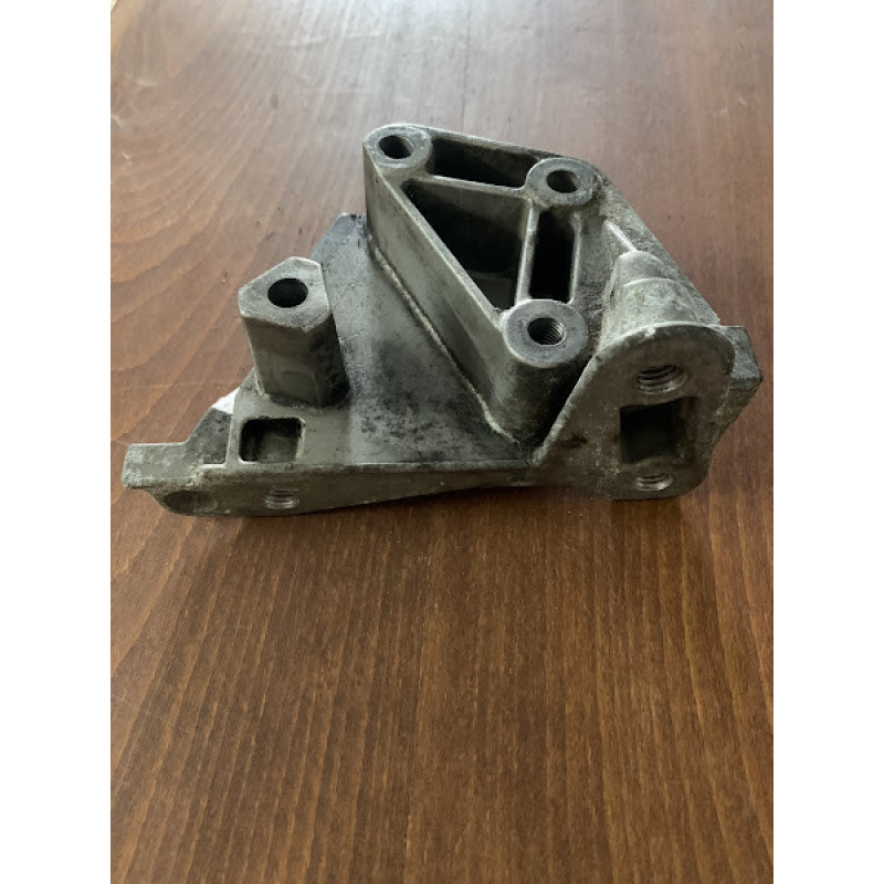 Кронштейн/Прозора двігуна Renault Laguna Megane Scenic 7700832250