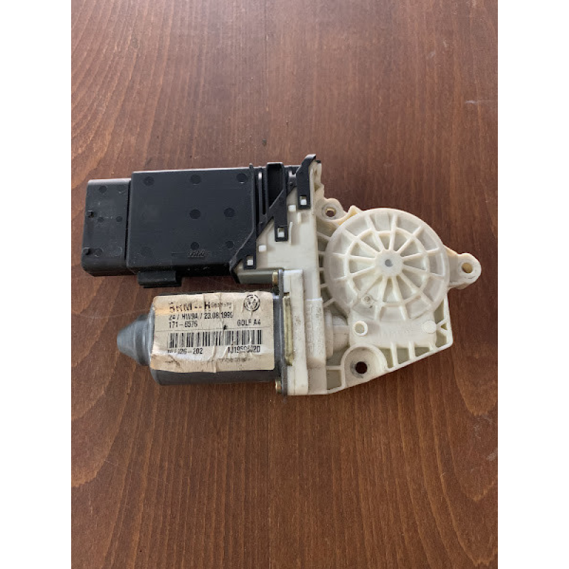 Моторчик склопідіймача передній правий Volkswagen Golf 4 1J1959802D 101434202 Моторчик склопідіймача передній правий Volkswagen Golf 4 1J1959802D 101434202