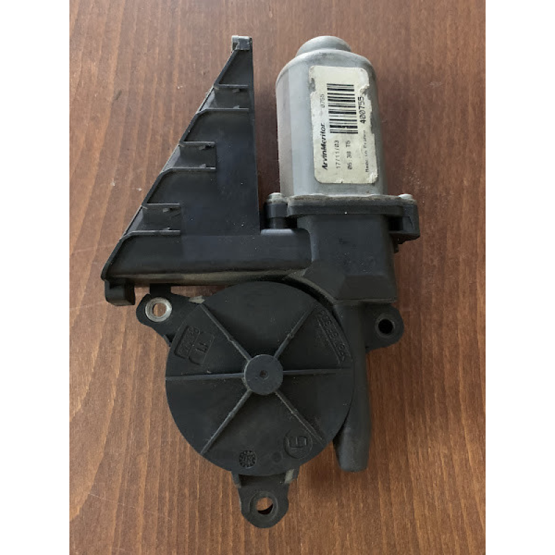 Моторчик склопідіймача передній правий Volkswagen Polo 2001-2009 601959802a Моторчик склопідіймача передній правий Volkswagen Polo 2001-2009 601959802a