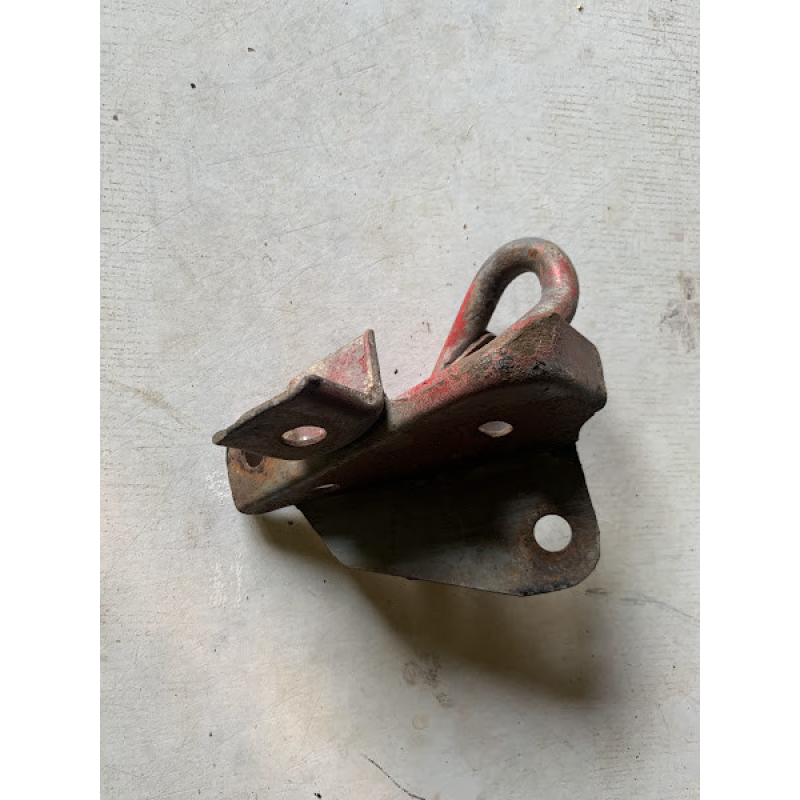 Петля буксирувальна Mazda 323 BG