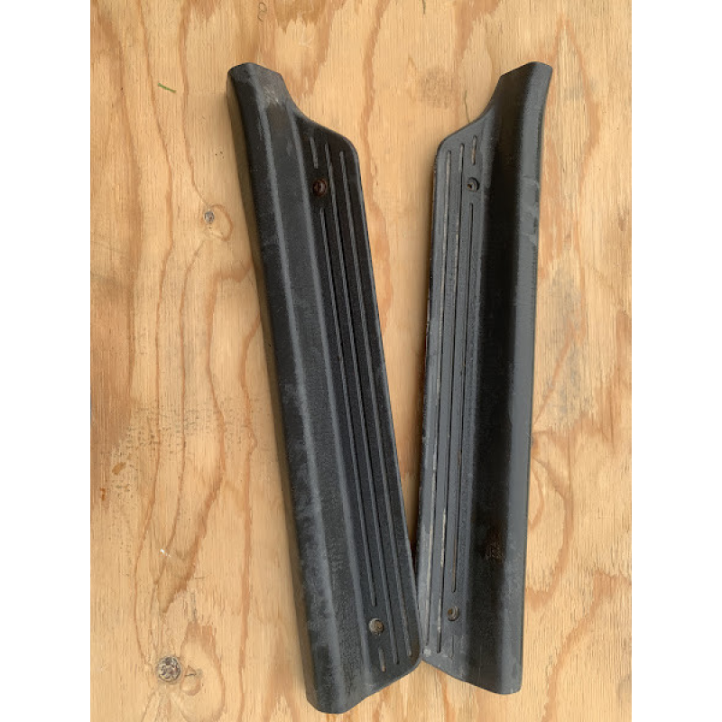 Накладка порога задня внутрішня Mazda 323 BG b45568731  b45568741