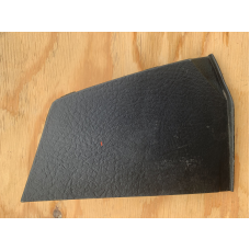 Накладка торпедо права бічна Mazda 323 BG B45564951