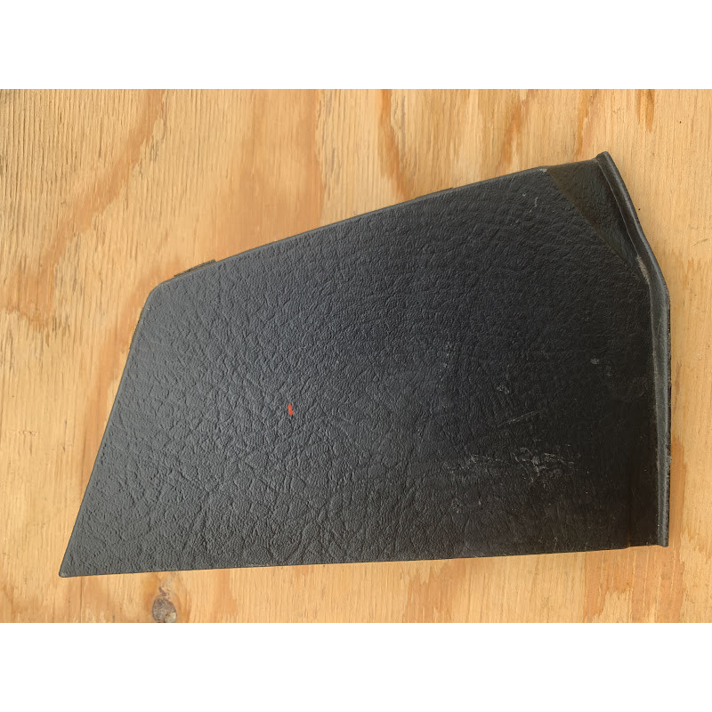 Накладка торпедо права бічна Mazda 323 BG B45564951