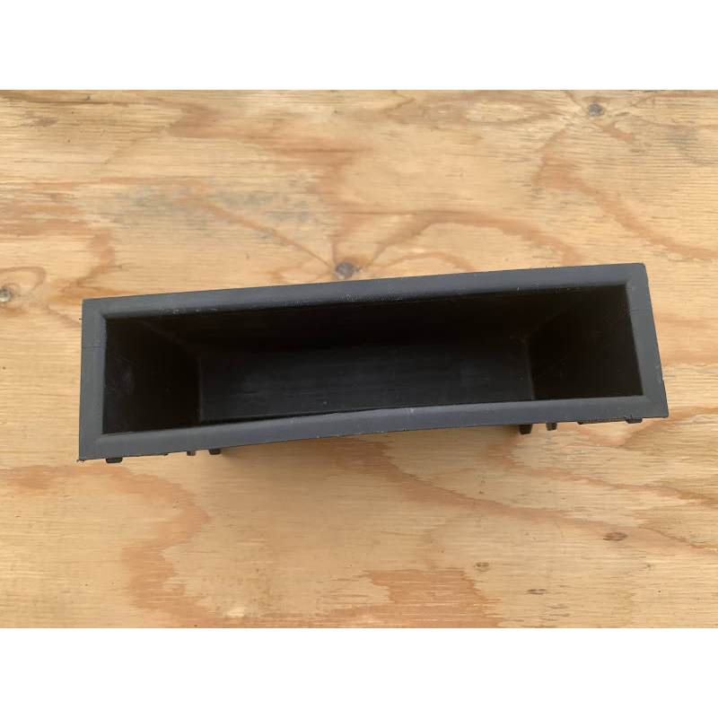 Поличка центральної консолі Mazda 323 BG