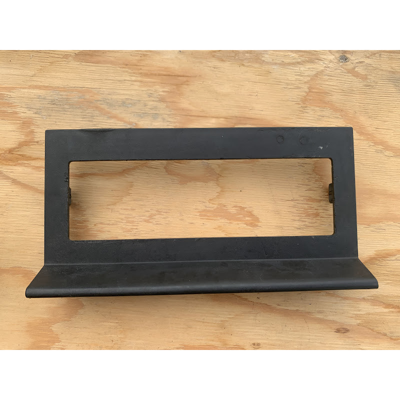 Накладка центральної консолі Mazda 323 BG  BS0655211