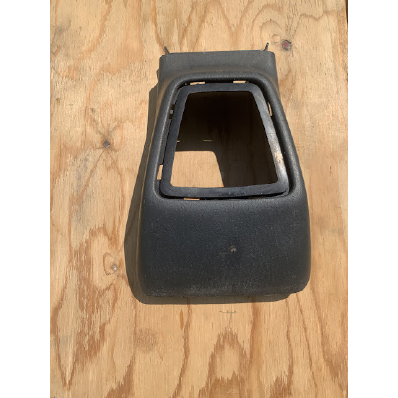 Накладка ручки КПП Mazda 323 BG B45564321