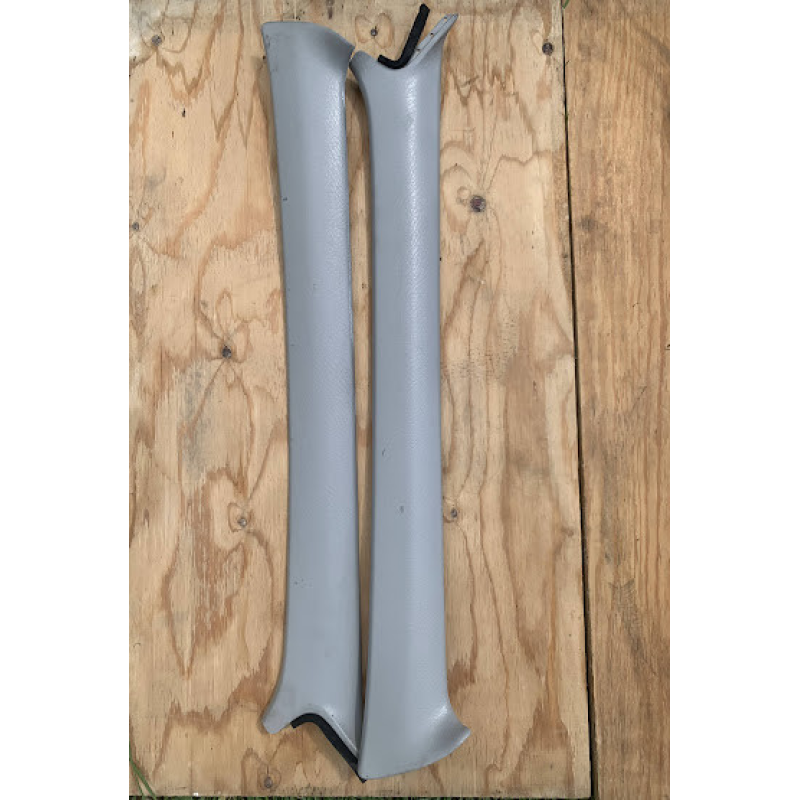 Накладка стійки передньої Mazda 323 BG