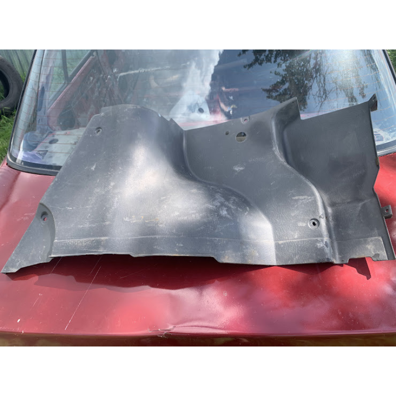 Обшивка багажника права седан Mazda 323 BG