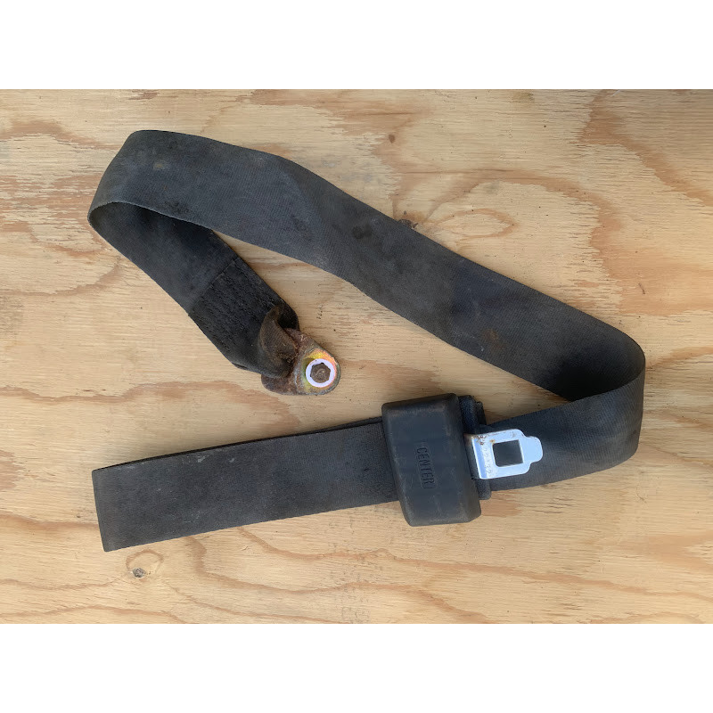 Ремінь безпеки задній середній Mazda 323 BG