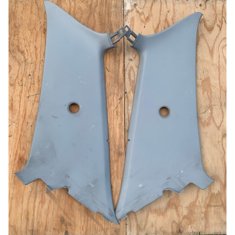 Накладка стійки задньої Mazda 323 BG