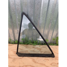 Скло задніх ліве дверей глухе Mazda 323 BG