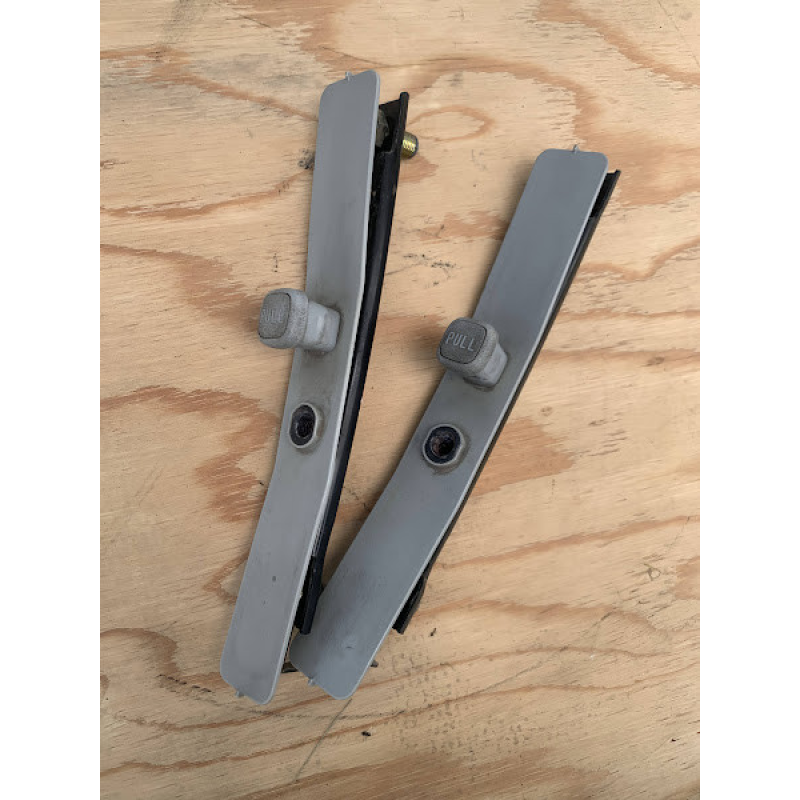 Регулятор висоти ремня безпеки Mazda 323 BG