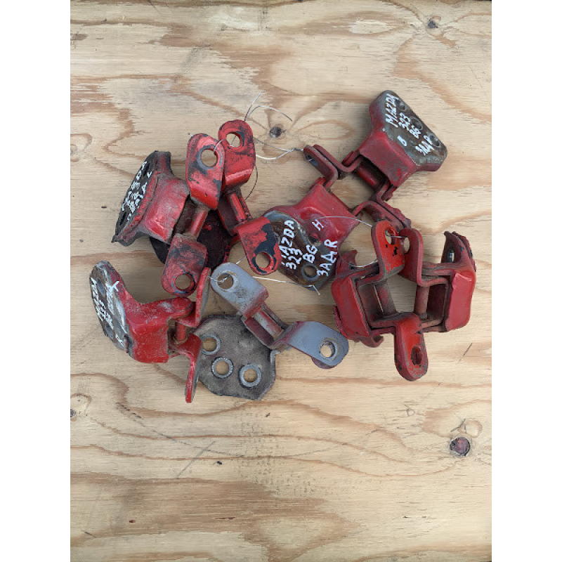 Петля завіса дверей задніх Mazda 323 BG седан