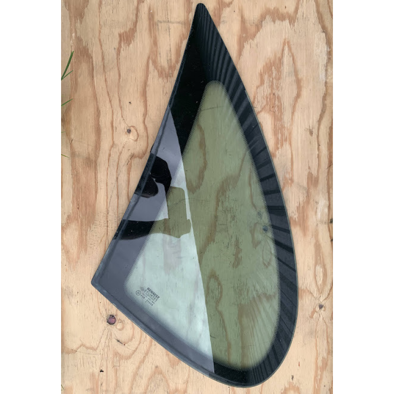 Скло заднє глухе Renault Scenic 1