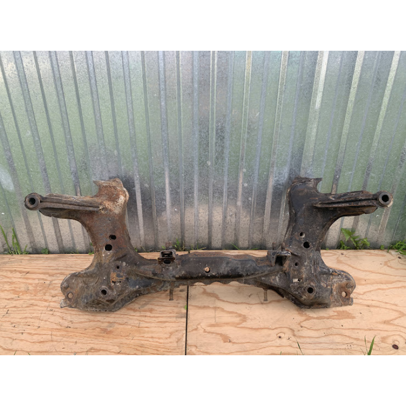 Балка передня / підрамник Mazda 323 BG Балка передня / підрамник Mazda 323 BG