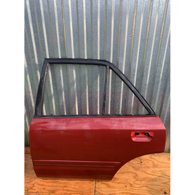 Двері задні ліві Mazda 323 BG Седан