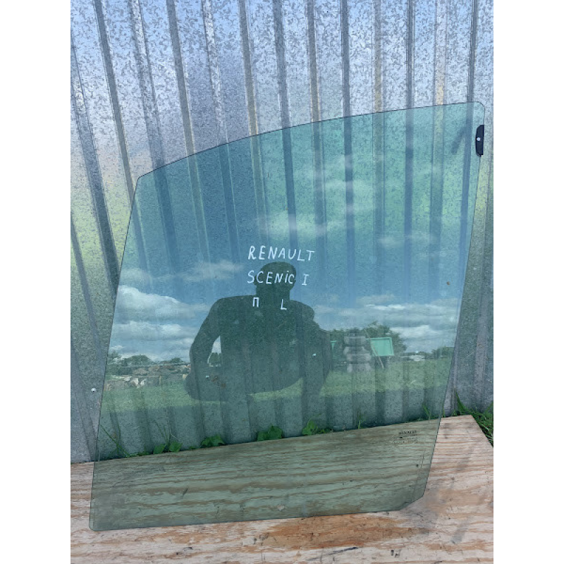 Скло дверей переднє ліве Renault Scenic 1