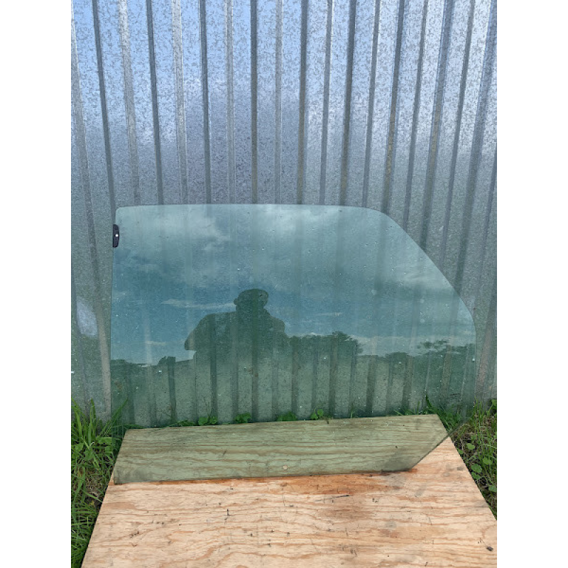 Скло дверей заднє ліве Renault Scenic 1 Скло дверей заднє ліве Renault Scenic 1