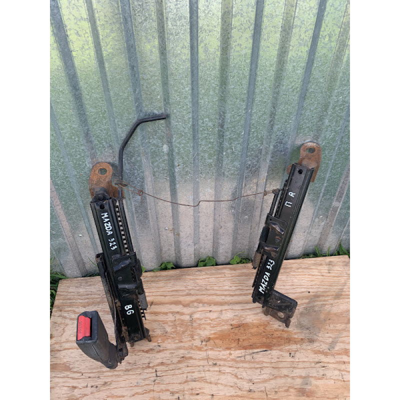 Кріплення передніх сидінь Mazda 323 BG