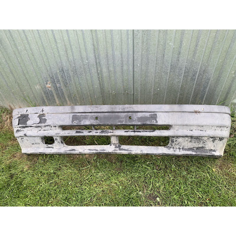 Бампер передній Mazda 323 BG седан