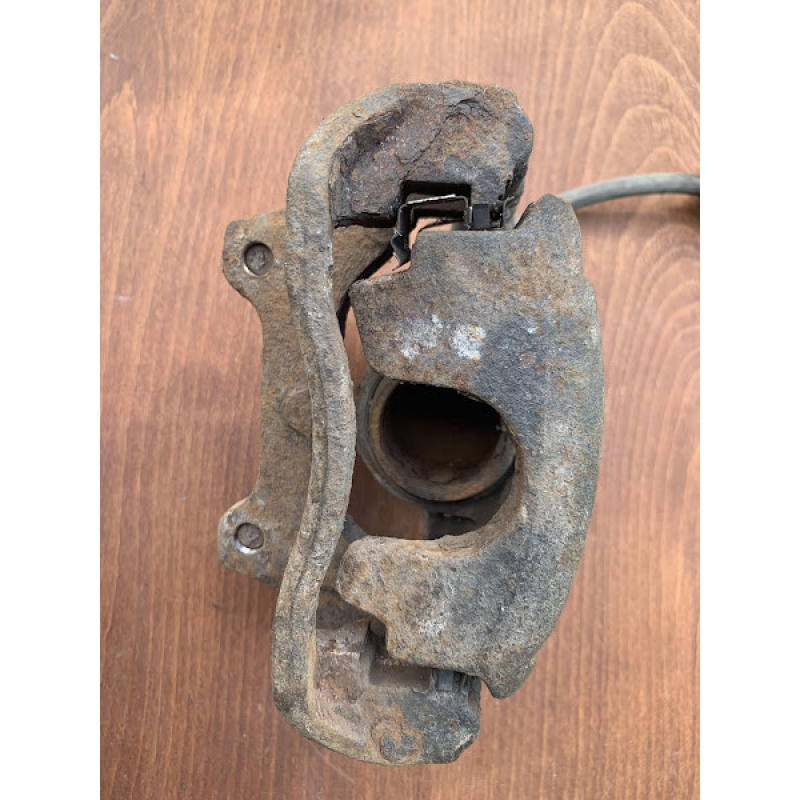 Супорт передній правий Fiat Stilo