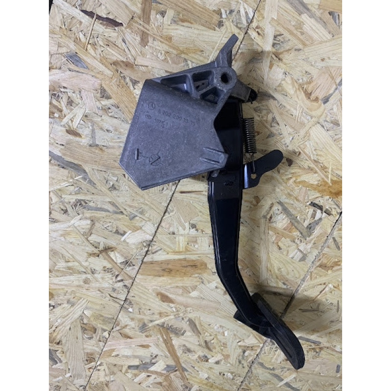 Педаль гальма Mercedes E Class W210 A2022901619 Педаль гальма Mercedes E Class W210 A2022901619