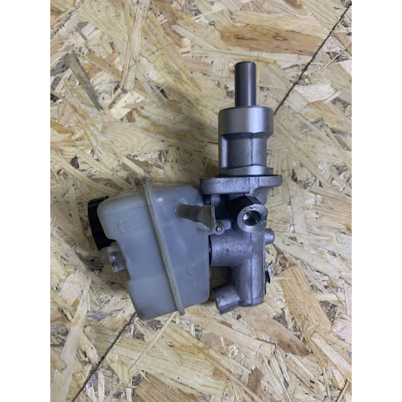 Головний гальмівний циліндр Mercedes W210 A2024300202