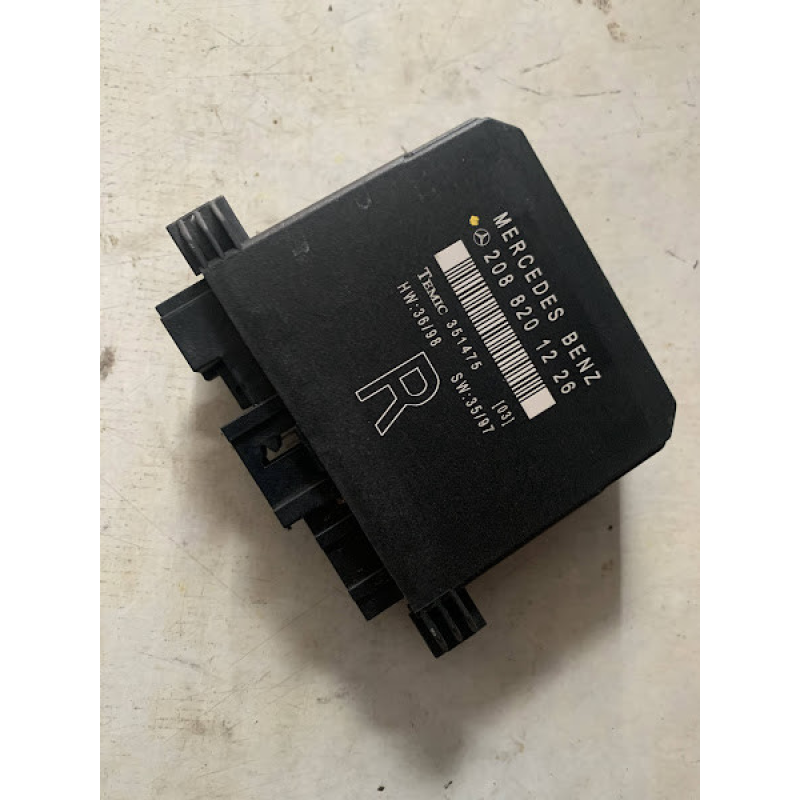 Блок комфорту передніх правих дверей Mercedes W210  2088201226