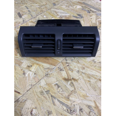 Дефлектор повітря центральний Mercedes W210  2108300054