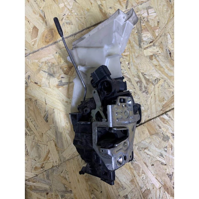 Замок дверей передніх правих Mercedes W210 2027231408