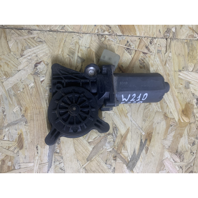 Моторчик склопідіймача Mercedes W210 передній лівий 0130821708 Моторчик склопідіймача Mercedes W210 передній лівий 0130821708