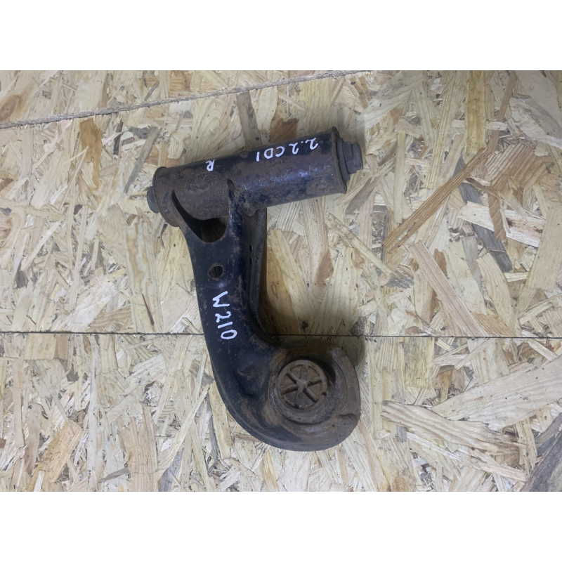 Важіль передній верхній правий Mercedes W210