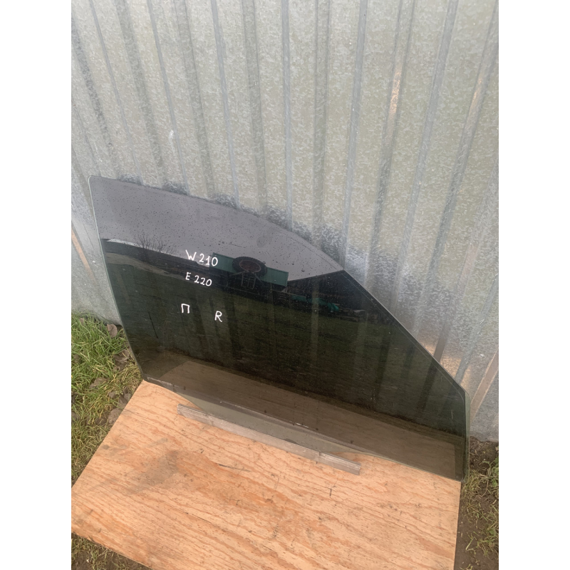 Скло дверей Mercedes W210 переднє праве Скло дверей Mercedes W210 переднє праве