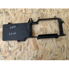 Кришка блоку запобіжників Mercedes W210 2105400682