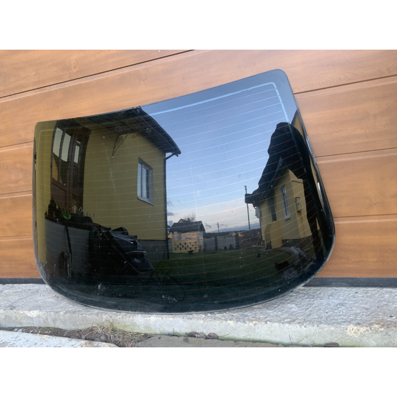 Скло заднє Mercedes W210 седан з підігрівом Скло заднє Mercedes W210 седан з підігрівом