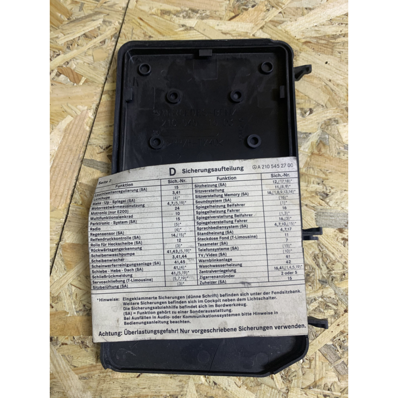 Кришка блоку запобіжників Mercedes W210 2105451503