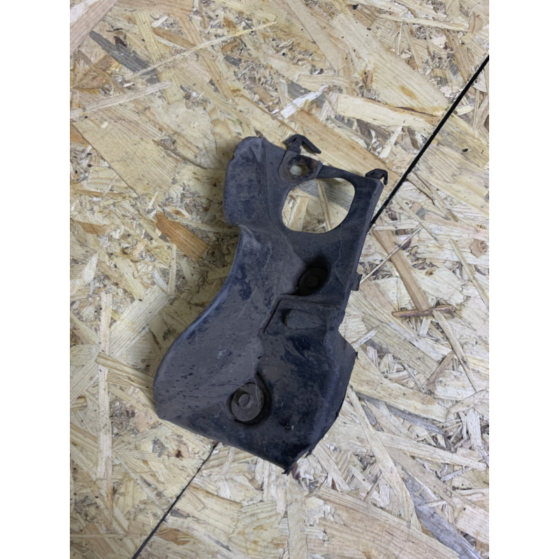 Кронштейн підкрилки задній правий Mercedes W210 2106988030 Кронштейн підкрилки задній правий Mercedes W210 2106988030