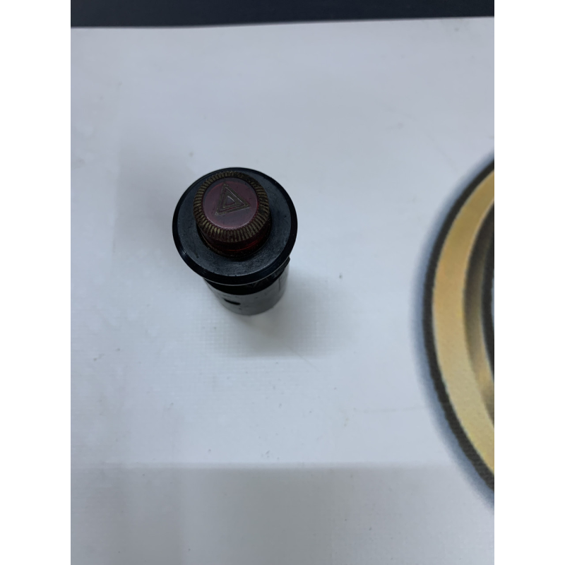 Кнопка аварійки ВАЗ 2105