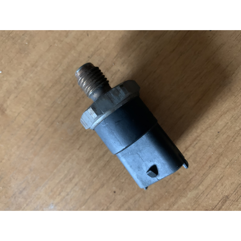 Датчик тиску палива в рейці Renault Opel Nissan 1.9 DCI  0281002522