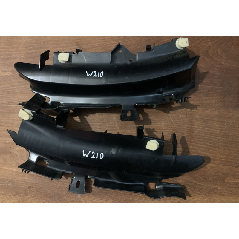 Кронштейн шторки безпеки Mercedes W210 2106951660 2106951560 Кронштейн шторки безпеки Mercedes W210 2106951660 2106951560